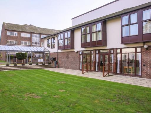 Marriott House & Lodge