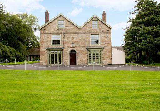Dean Wood Manor